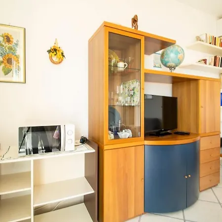 Large Balcony Overlooking The Sea Wi-fi Parking *